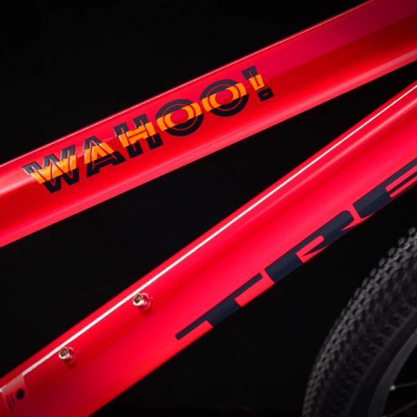 Trek Wahoo 26 Kids Hybrid Bike Viper Red Top Tube