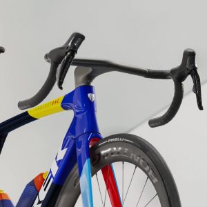 Madone SLR 7 Gen 8 Navy Smoke Front Fork